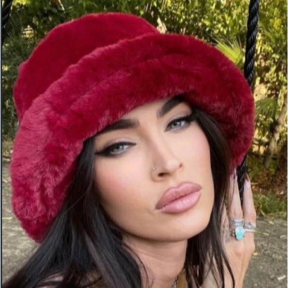 NWOT furry cheetah plush bucket hat - Picture 6 of 6